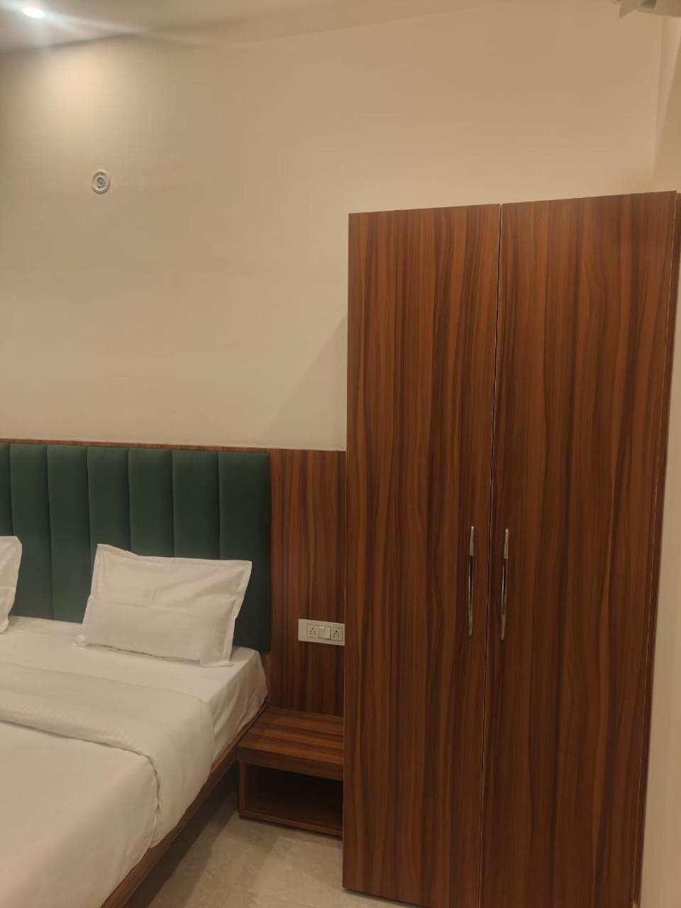 Aroma Resort Rishīkesh Exteriör bild